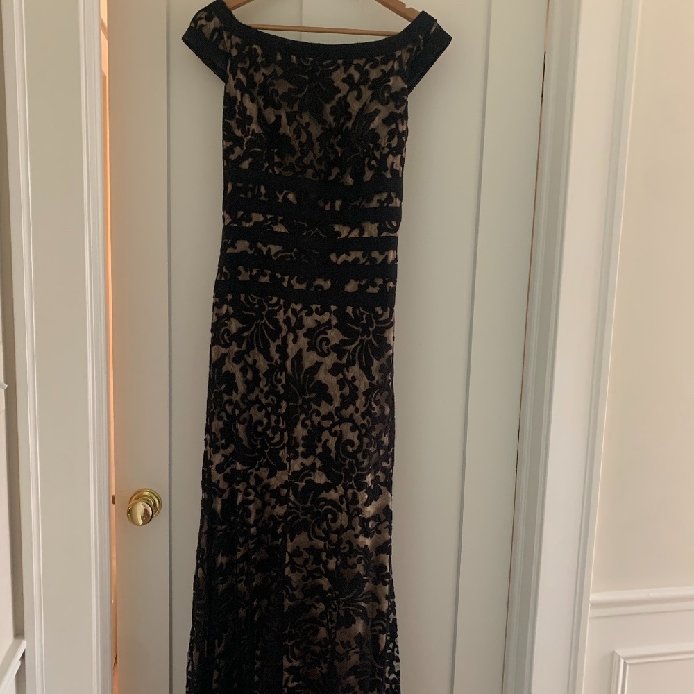 Gorgeous lace Tadashi lace gown